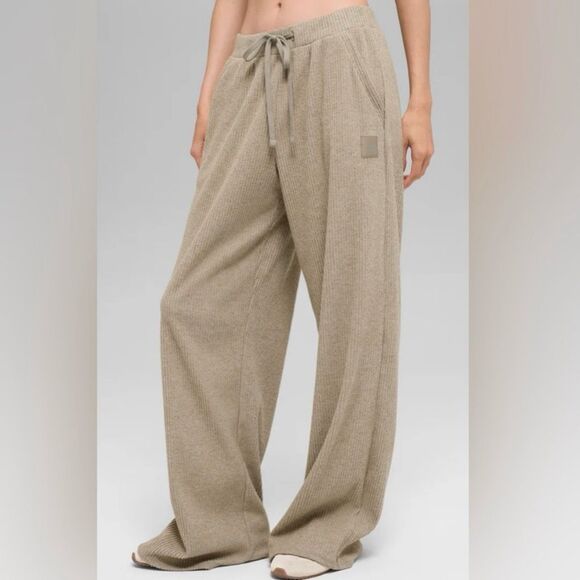 ALO NWT Muse Wide Leg Pants in Gravel Various Sizes Sold Out!!! - Picture 2 of 11